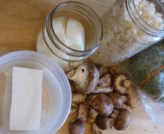 small amounts of tofu, onion, mushrooms, rice, and kale